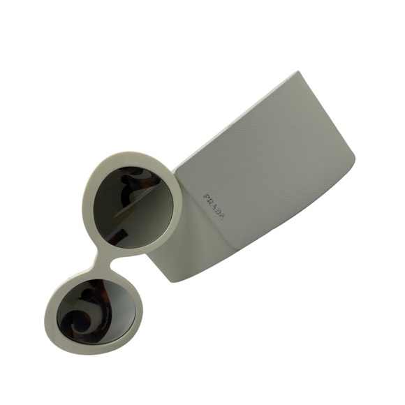 PRADA Sunglasses 😎 - Picture 5 of 17